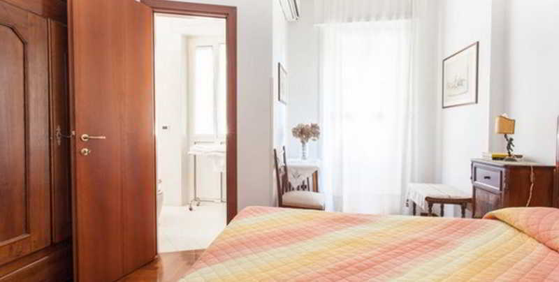 Rent Rooms Filomena E Francesca Рим Экстерьер фото